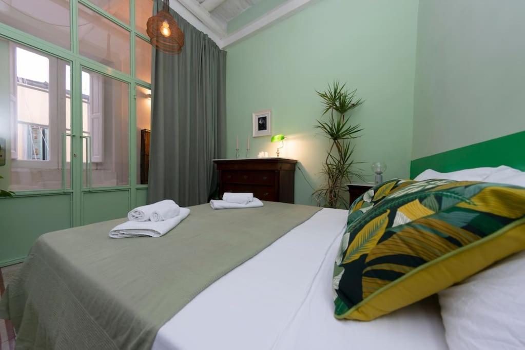 Charming Apartment With Balcony In The Historic Center Napoli Esterno foto